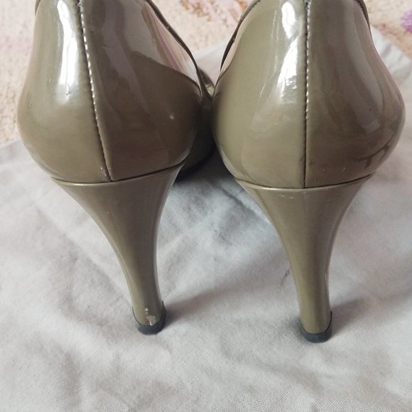 GUCCI Patent Leather Buckle Pumps - Picture 5 of 6